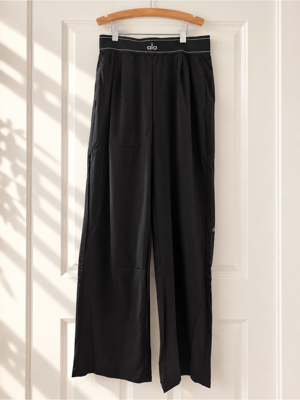 ALO Yoga Men's Black Wide-Leg Jogger Pants with Logo Waistband